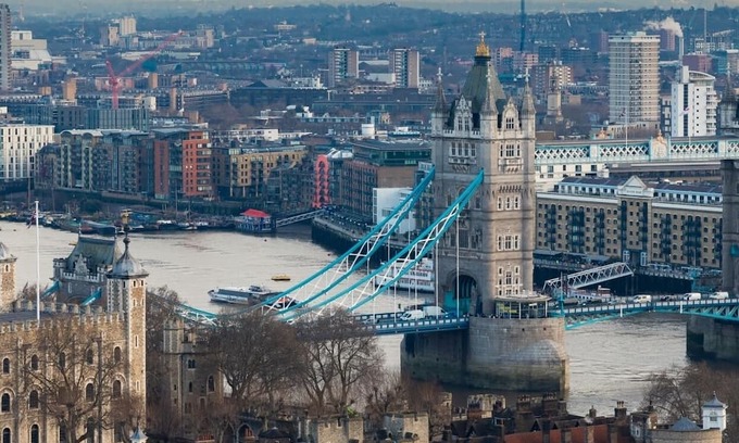 Portsoken Hotel | Unwind in Central London! Ancient City Wall Views—Minutes to Tower Bridge