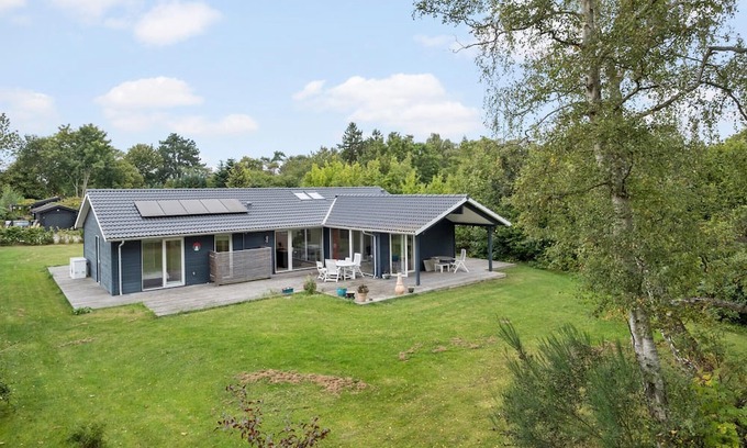 Dronningmolle House | Nice home in Dronningmølle with sauna