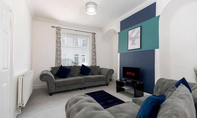 Jarrow House | The Maple Haven – Spacious 3BR w/FREE Parking