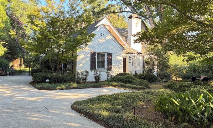Athens House | Five Points family home - walk to UGA, sleeps 8