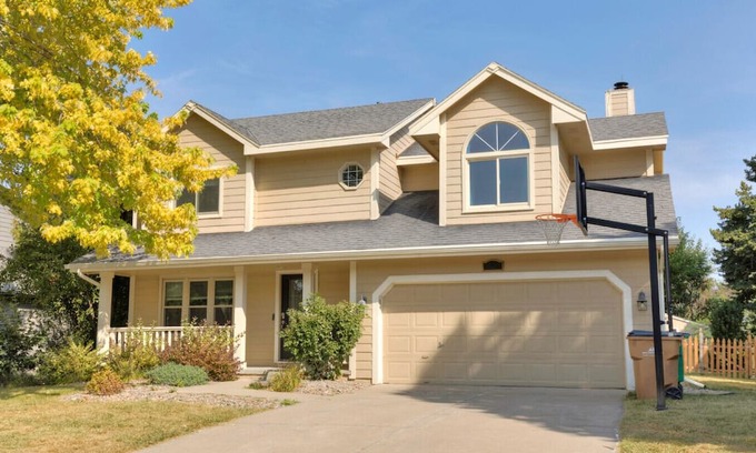 Clive Apartment | Modern Comfort in Des Moines` West Side 4BR/2.5BR