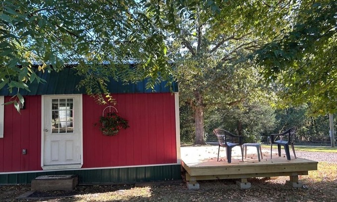 Silva Cabin | Cozy hobby farm cabin under the stars!