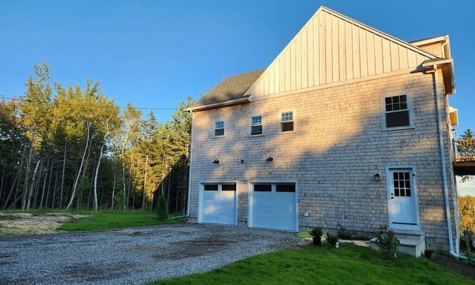 Becket House | Secluded Sophistication in the Berkshires - 40 Acres of Quiet Luxury in Becket.