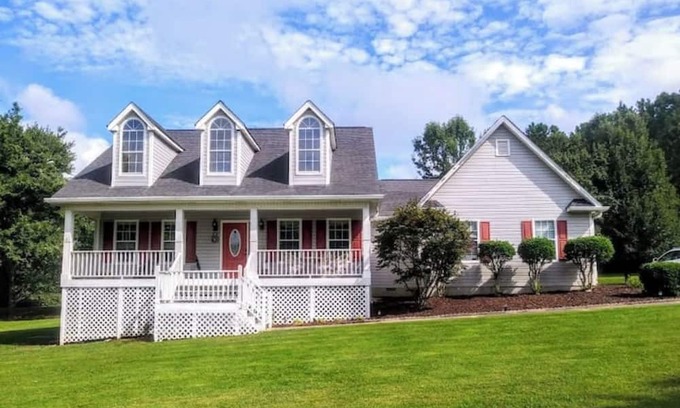Tyrone Apartment | Private! Spacious. + Shiloh - Private. King size bed. Quiet, serene