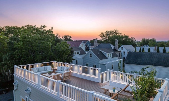 Cannonborough Elliotborough House | Hot Tub & Rooftop + Parking - 3 Blocks to King!