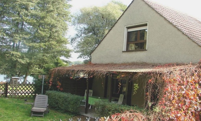 Seddiner See Apartment | Apartment 'Tihsies' with Private Terrace and Private Garden