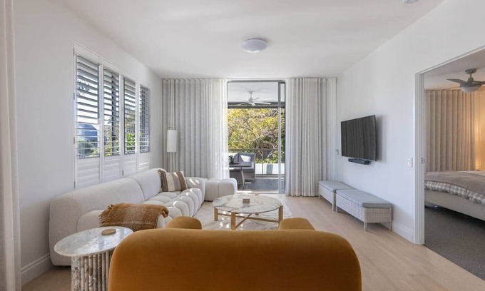 Bulimba Apartment | Bulimba Bliss | Elegant, Airy & Scenic Getaway