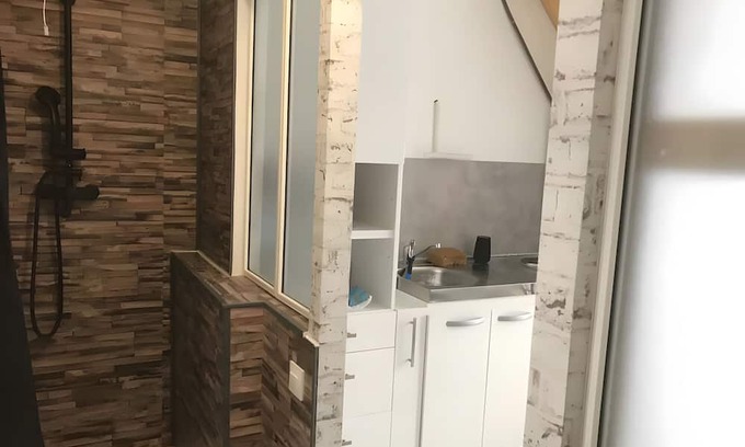 Muides-sur-Loire House | Apartment 'Fanny's House 2' with Private Terrace, Wi-Fi and Air Conditioning