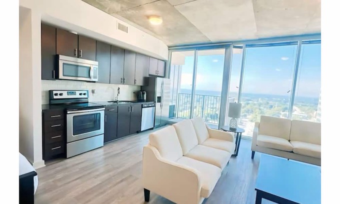 Downtown Condo | Charming 1-bedroom condo located on the 19th floor in delightful Raleigh.