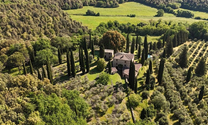 Simignano Villa | Historic Podere for 10 with Pool and Tennis Court close to Siena