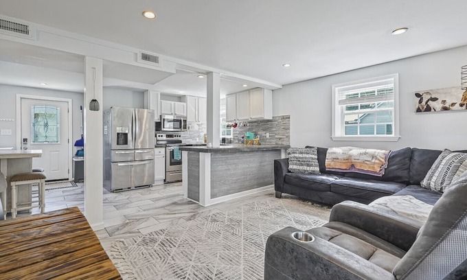 Morehead City Apartment | PirateCove has boat parking and pet friendly