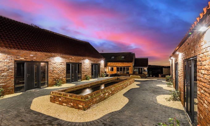 Kneesall House | Sherwood Hideaway is a stunning, exclusive-use celebration house nestled in the heart of Sherwood Forest. Designed with unforgettable group experiences in mind.