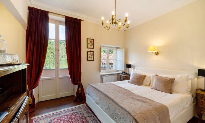 Vicoforte Apartment | Room 'Maria' with Shared Terrace, Wi-Fi and Air Conditioning