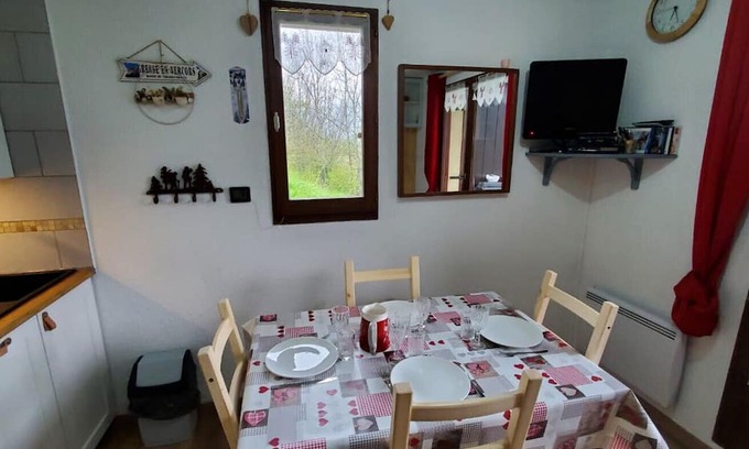 Gresse-en-Vercors Apartment | Apartment 'Le Serpaton' with Mountain View and Balcony