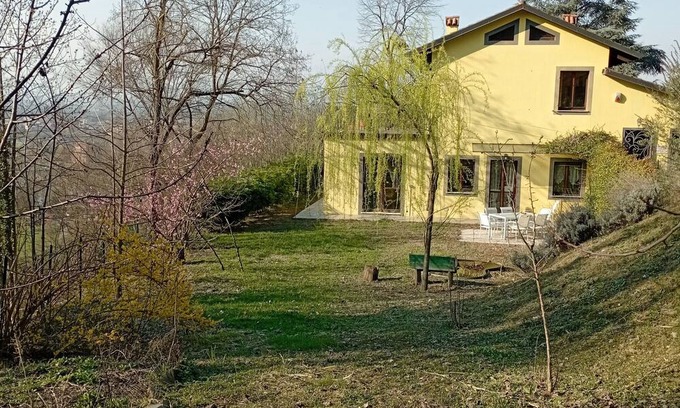 Castagneto Po Apartment | Holiday Home 'Il Trucchetto' with Private Garden