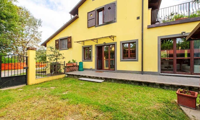 Castagneto Po Apartment | Holiday Home 'Il Trucchetto' with Private Garden