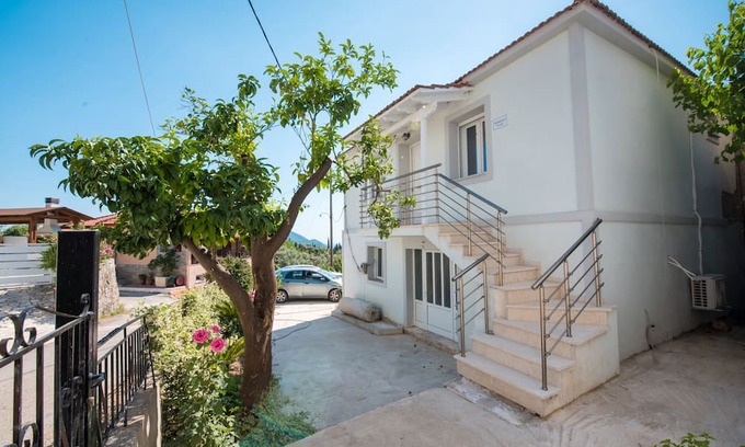 Sivros Apartment | Holiday Home 'Lovely' with Balcony, Wi-Fi and Air Conditioning