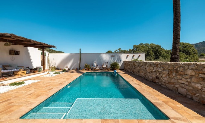 Ulldecona House | Holiday Home 'Casa En Vistes Al Montsià' with Mountain Views, Private Pool and Wi-Fi