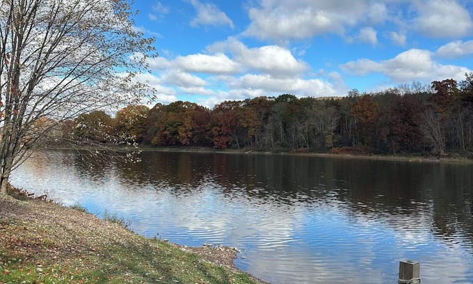Morton House | Cozy River Retreat