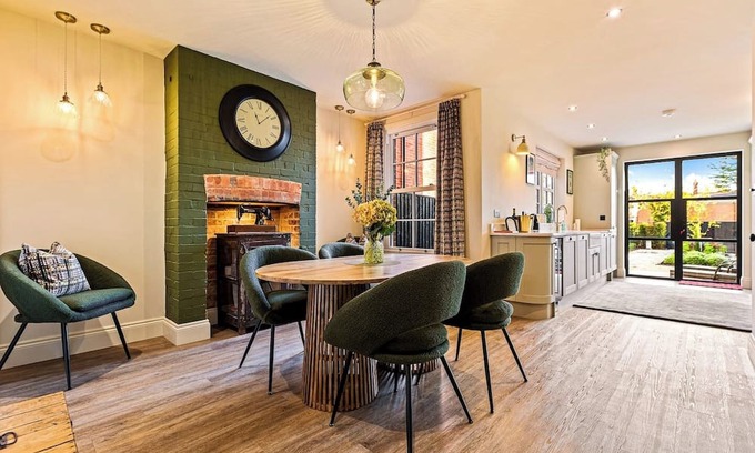 Ascot House | The Royal Paddock in Ascot