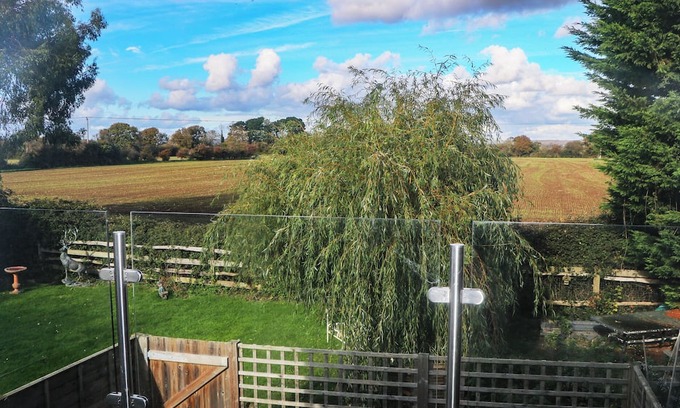 Felpham House | NO 1 THE CRICKETS, pet friendly, with a garden in Bognor Regis