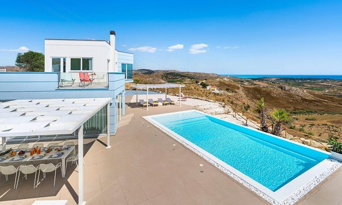 Montallegro Villa | Villa Bianca - Beautiful villa with sea views