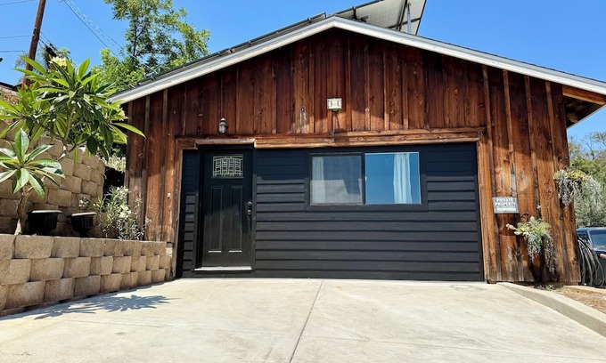 Mount Helix Cottage | Entire guesthouse in Spring Valley, California