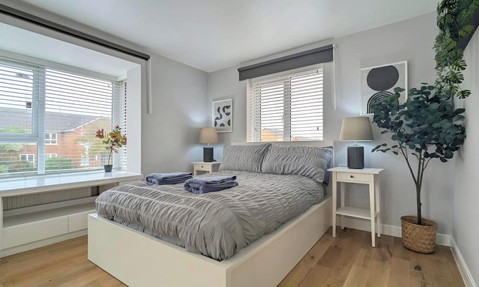 Liverpool House | Welcome to your perfect Liverpool getaway! Located on Marmaduke Street, this spacious 5-bedroom home offers comfort, style, and convenience. Enjoy two full bathrooms, a modern fully equipped kitchen, a bright and airy living/dining area, and a peacef