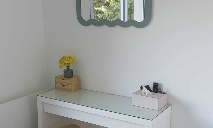 Le Lion-d'Angers Bed & Breakfast | Separate suite with whirlpool bath