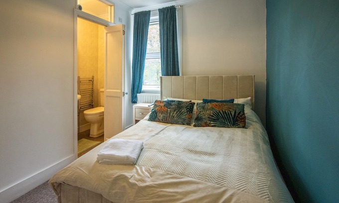 Royal Tunbridge Wells House | City-centre 2-bed Near Uni & Station