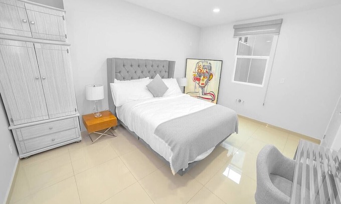 Zona Rio Bed & Breakfast | Studio+Desk+QueenBed in Tijua Near USborder