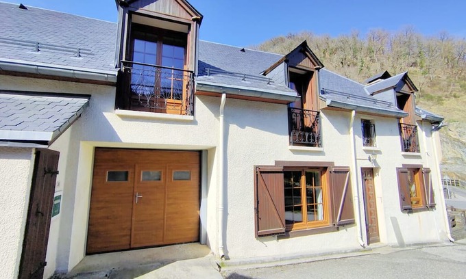 Cazaux-Layrisse House | Holiday Home "Gîte à Cazaux - Bagnères de Luchon" with Private Garden