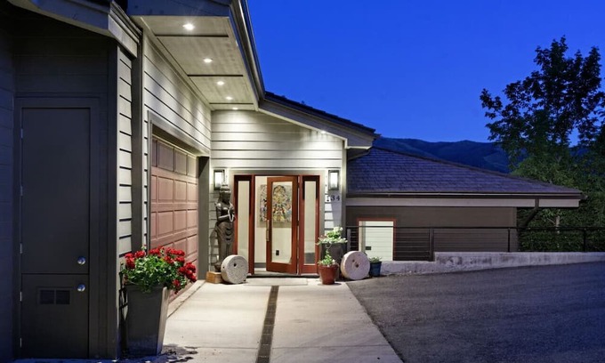 Basalt House | Beautiful & Spacious Basalt Home with Mountain Views