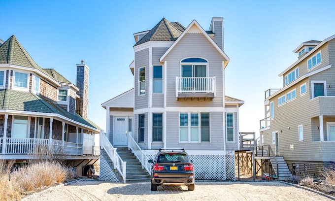 West Hampton Dunes House | Dune Rd Oceanfront 4BR West Hampton Dunes