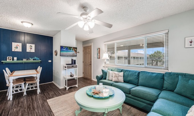 Port Aransas Condo | Roomy 1 BDRM Large Pool w/a Private Courtyard and a 5 Min Walk to the Beach