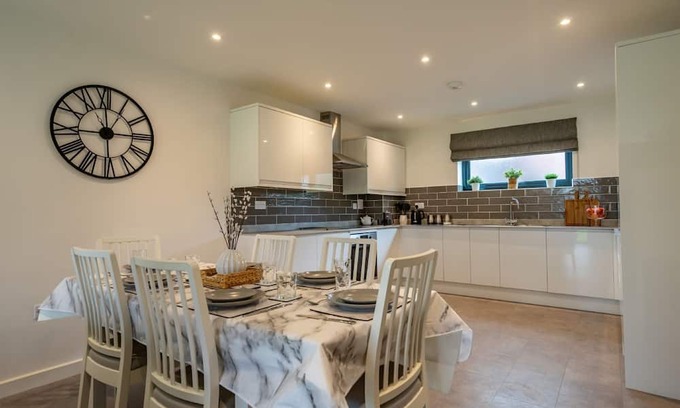 York House | Garden View - sleeps 6 guests in 2 bedrooms
