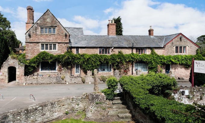 Wilton House | Picturesque Elizabethan Court