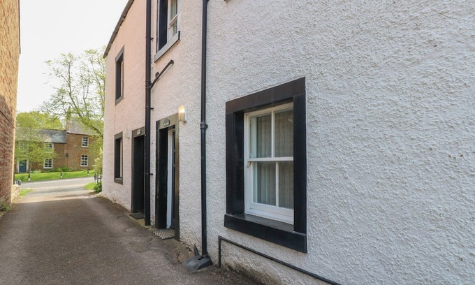 Appleby-in-Westmorland Cottage | OAK COTTAGE, pet friendly, with open fire in Appleby-In-Westmorland