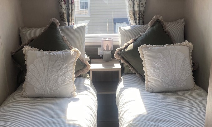 Padstow House | Cosy caravan by the sea—your perfect escape on Cornwall’s north coast.