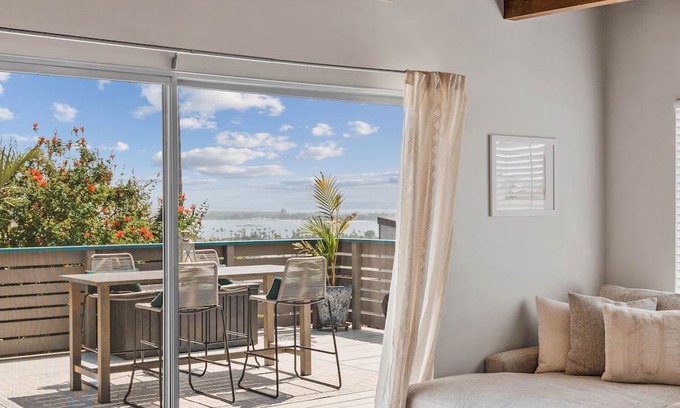 Bay Park House | House on the Hill
