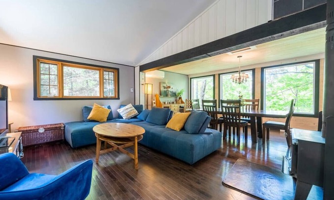 St-Adolphe-d'Howard House | Rustic Chic Chalet Spa, Firepit, Near Lake Access