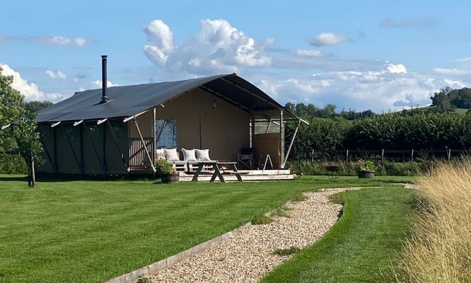 Glastonbury Cabin | Pippin, set in a peaceful orchard just ten minutes from Glastonbury