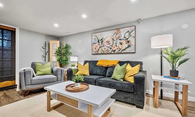 Northwest Calgary House | The Owlet NWCalgary QueenBD PrivateSuite