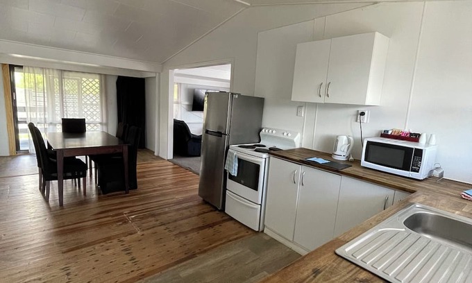Tokaanu House | 100% mineral pools & chlorinated pool available. 30min drive to Whakapapa