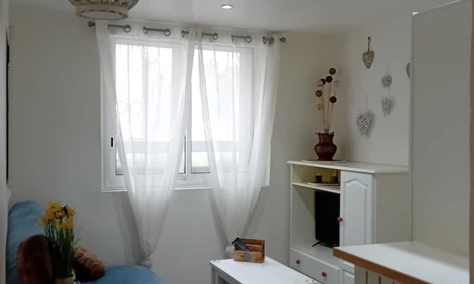 Malpasse Bed & Breakfast | Independent, private guest studio