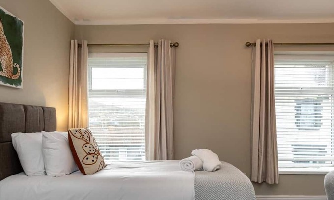 Abercynon House | 4 Bedrooms Sizeable for Contractors /Families