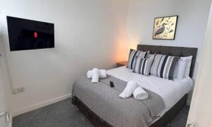 Trelewis House | 5 Bedrooms, 2 Bathrooms, 4 Double Rooms