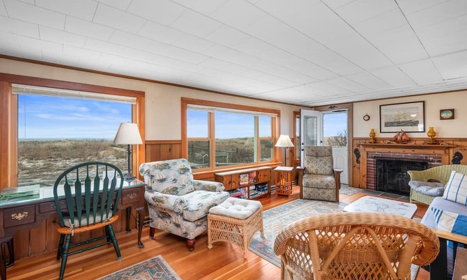 Sagamore Beach Cottage | Dog-friendly oceanfront 3-Bedroom Cottage with AC and Stunning Views