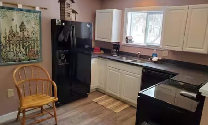 Arena House | Sugarland Suite - Cozy 1 BR on 10 acres on class 2 trout stream in Arena + WiFi