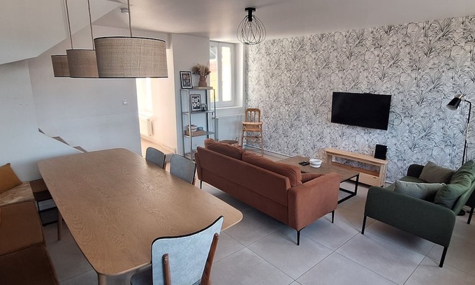 Deville-les-Rouen House | Large Rouen house with exterior. Cleaning and linen included.